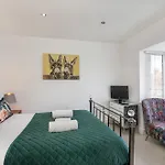 Apartment White House Apartments-free Parking 1 Car Per York