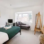 White House Apartments-free Parking 1 Car Per Apartment York