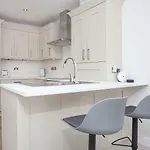 White House Apartments-free Parking 1 Car Per Apartment York