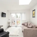 White House Apartments-free Parking 1 Car Per Apartment York