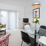 White House Apartments-free Parking 1 Car Per