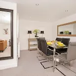 White House Apartments-free Parking 1 Car Per *