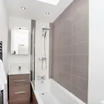 White House Apartments-free Parking 1 Car Per * 约克