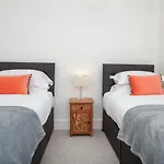 White House Apartments-free Parking 1 Car Per * 约克