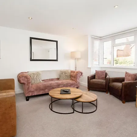 White House Apartments-free Parking 1 Car Per * York