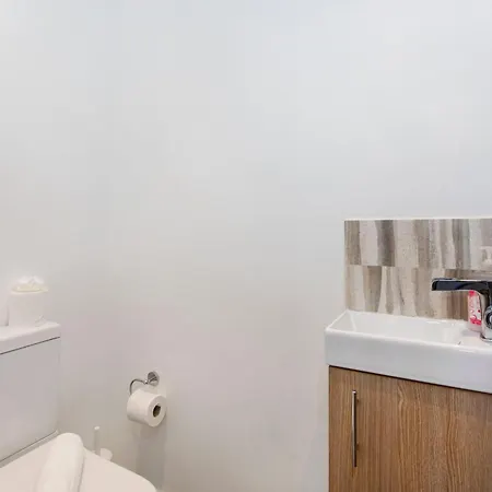 Apartament White House Apartments-free Parking 1 Car Per