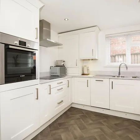 White House Apartments-free Parking 1 Car Per York