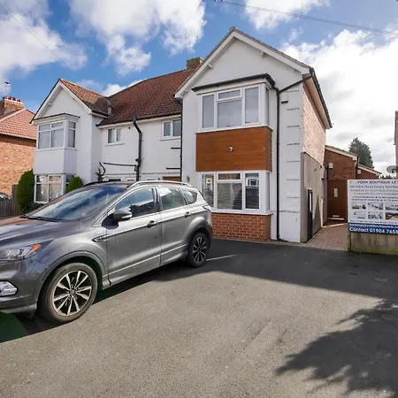 White House Apartments-free Parking 1 Car Per * York