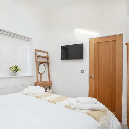 Daire White House Apartments-free Parking 1 Car Per