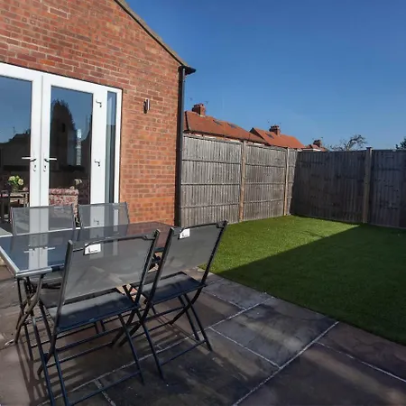 White House Apartments-free Parking 1 Car Per York