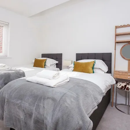 White House Apartments-free Parking 1 Car Per