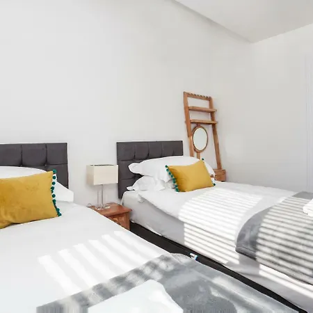 White House Apartments-free Parking 1 Car Per * York