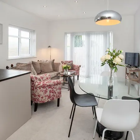 White House Apartments-free Parking 1 Car Per Appartement