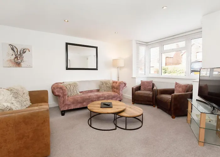 White House Apartments-free Parking 1 Car Per * York