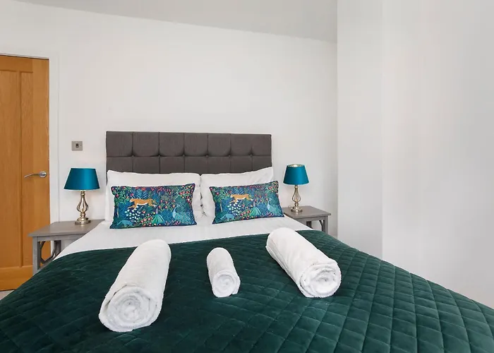 White House Apartments-free Parking 1 Car Per *