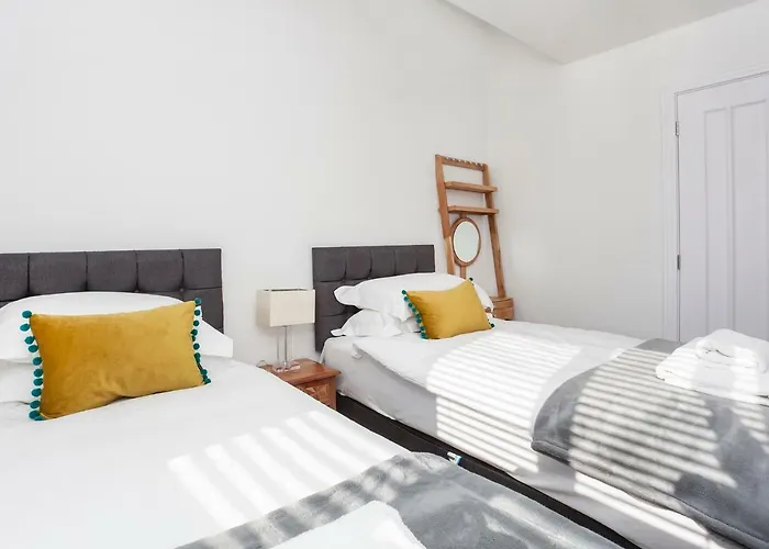 White House Apartments-free Parking 1 Car Per * York