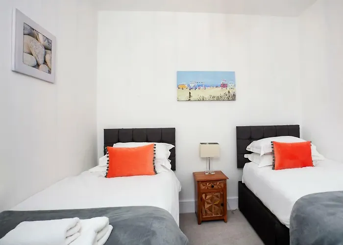 White House Apartments-free Parking 1 Car Per