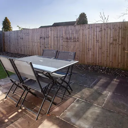 White House Apartments-free Parking 1 Car Per *