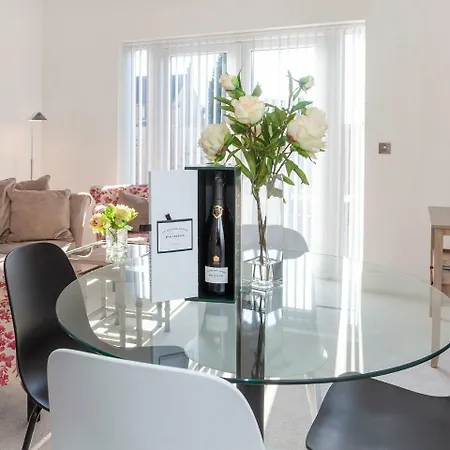 White House Apartments-free Parking 1 Car Per Lejlighed *